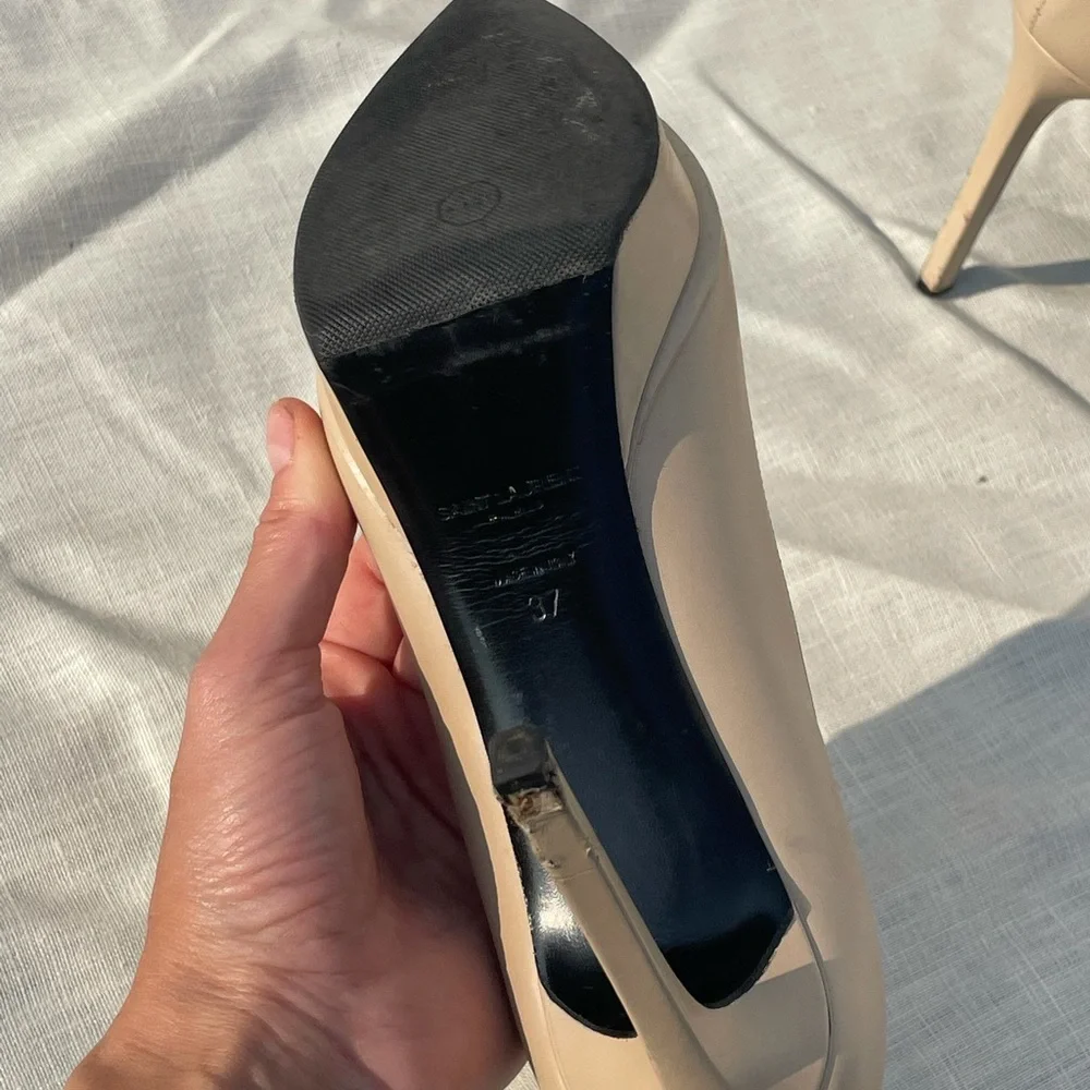 Yves Saint Laurent Nude Beige Leather Platform Pointed Pumps - Picture 3 of 9